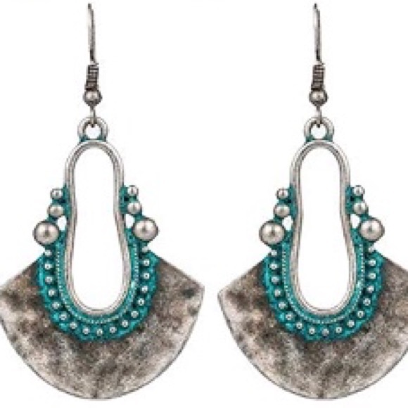 :: Exotic Bohemian Style Dangle Earrings - Picture 3 of 6